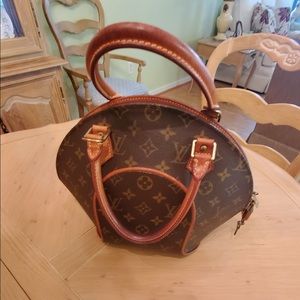 Vintage Louie Vuitton Ellipse handbag